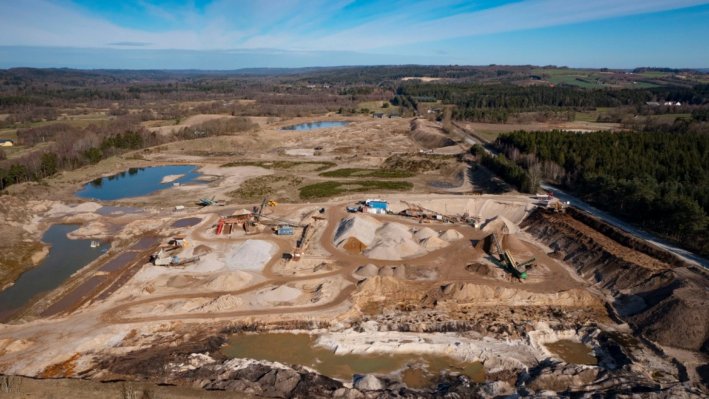 råstofgrav set far luften